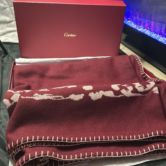 Cartier Shawl - Picture 4 of 5